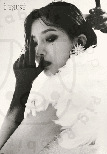 (G)I-DLE - I trust [ Soyeon ] poster - Pig Rabbit Shop Kpop store Spain