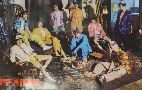 NCT 127 posando en grupo para el álbum 2 Baddies, disponible en Pig Rabbit Shop