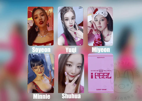 Photocards de i-dle (Soyeon, Yuqi, Miyeon, Minnie, Shuhua) con la cajita lucky draw I FEEL