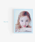 NAYEON - YES, I AM NAYEON 1ST PHOTOBOOK (Sky Ver.) — merch oficial de TWICE | K-pop merch España