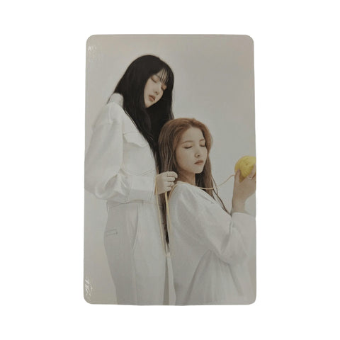 OFFICIAL PHOTOCARD GFRIEND Album LABYRINTH ( BLUE VER.) - Pig Rabbit Shop Kpop store Spain