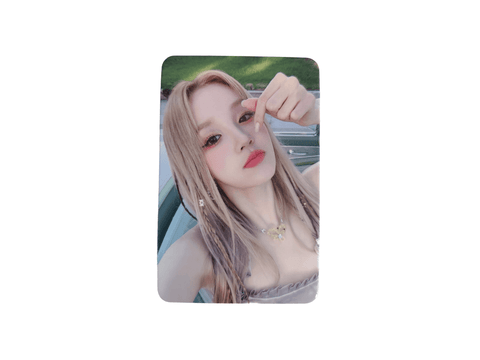 OFFICIAL PHOTOCARD YUQI 1ST MINI ALBUM APPLEMUSIC LUCKY DRAW - Pig Rabbit Shop Kpop store Spain