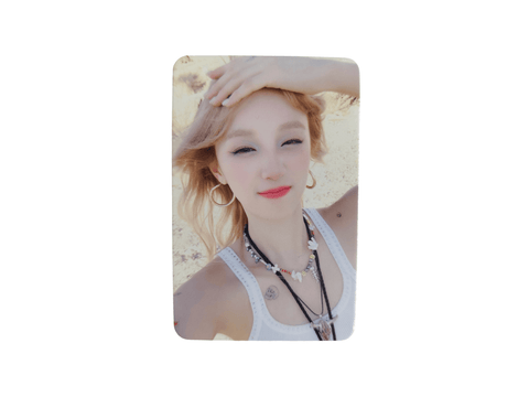 OFFICIAL PHOTOCARD YUQI 1ST MINI ALBUM APPLEMUSIC LUCKY DRAW - Pig Rabbit Shop Kpop store Spain