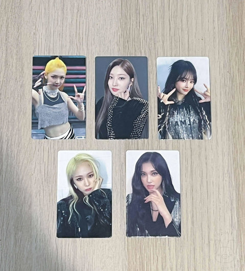 EVERGLOW Mini Album Vol. 3 - RETURN OF THE GIRL [ biker ] Preorder Photocard - Pig Rabbit Shop Kpop store Spain