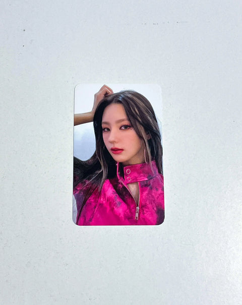 (G)I-DLE Album Vol. 1 - I NEVER DIE Preorder photocard v1 - Pig Rabbit Shop Kpop store Spain