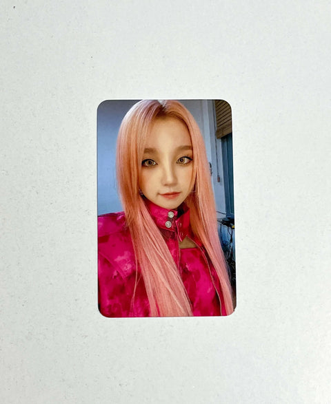 (G)I-DLE Album Vol. 1 - I NEVER DIE Preorder photocard v1 - Pig Rabbit Shop Kpop store Spain