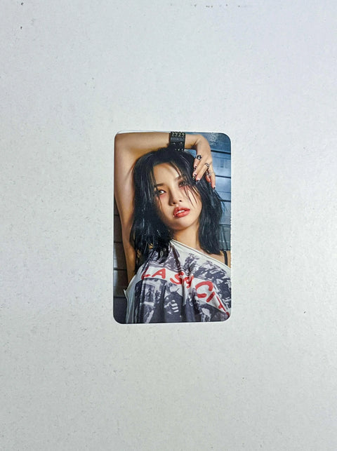 (G)I-DLE Album Vol. 1 - I NEVER DIE Preorder photocard v2 - Pig Rabbit Shop Kpop store Spain