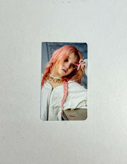 (G)I-DLE Album Vol. 1 - I NEVER DIE Preorder photocard v2 - Pig Rabbit Shop Kpop store Spain