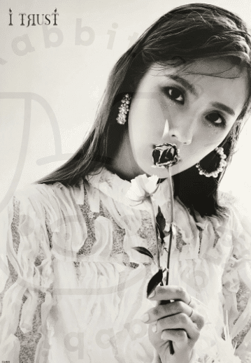 (G)I-DLE - I trust [ Miyeon ] poster - Pig Rabbit Shop Kpop store Spain
