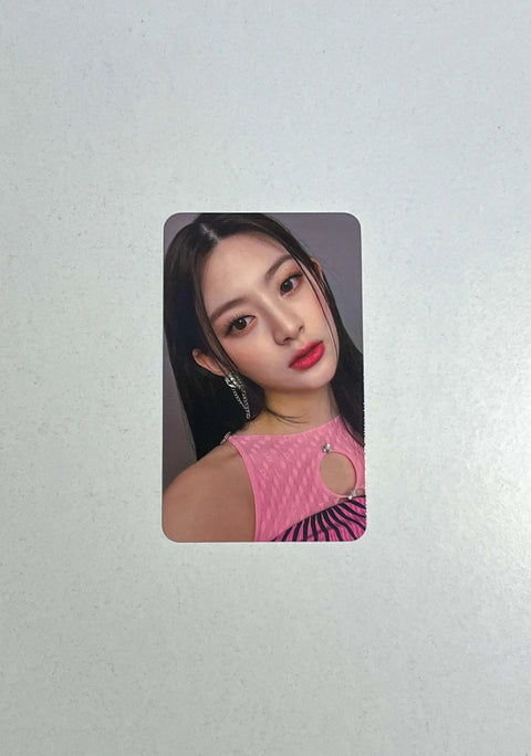 OFFICIAL PHOTOCARD STAYC Mini Album Vol. 2 - YOUNG-LUV.COM - Pig Rabbit Shop Kpop store Spain