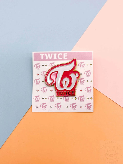 Pin Twice - Pig Rabbit Shop Kpop store Spain